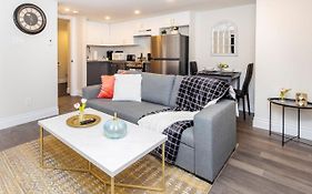 Prime Location - Luxury 1Br With King Bed - Steps From Byward Market!